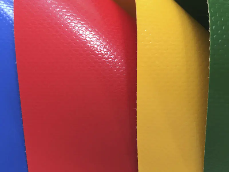 1050GSM 1000D30X32 värikäs kalvorakenne PVC-pinnoitettu polyesterikangas